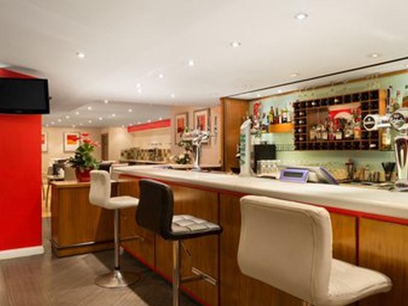 Готель Ramada Hounslow - Heathrow East Екстер'єр фото