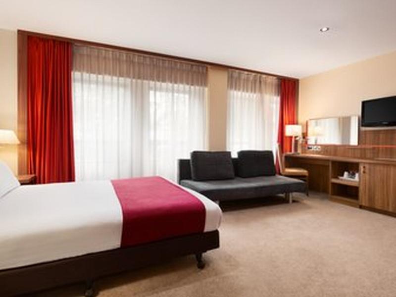 Готель Ramada Hounslow - Heathrow East Екстер'єр фото