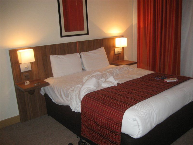 Готель Ramada Hounslow - Heathrow East Екстер'єр фото