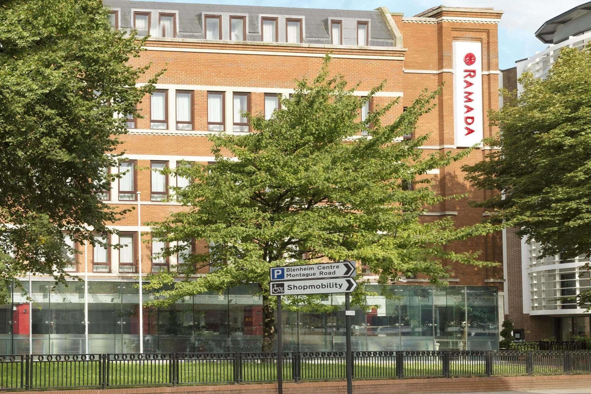 Готель Ramada Hounslow - Heathrow East Екстер'єр фото